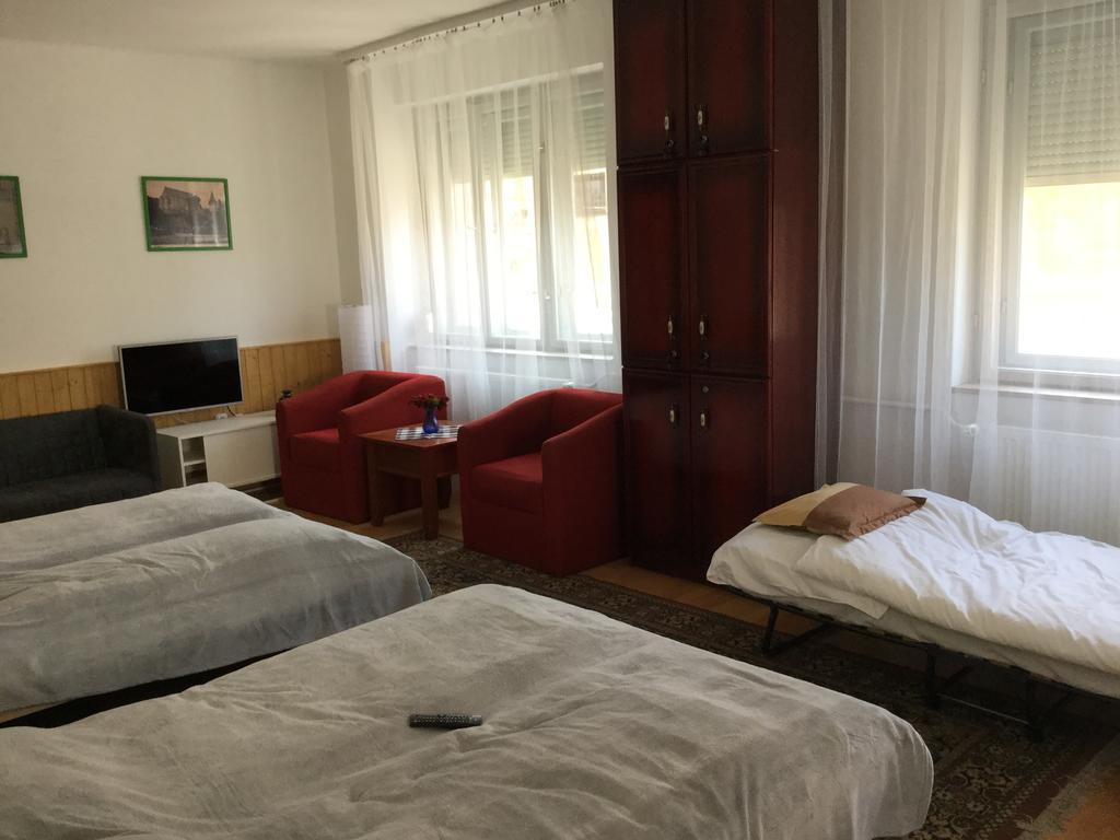 Avas Apartman Μίσκολτς Εξωτερικό φωτογραφία